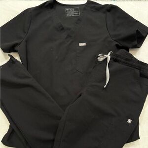 Figs Scrub Set in Black Catarina Large Top and Pants Medium Tall F17 PO 1683